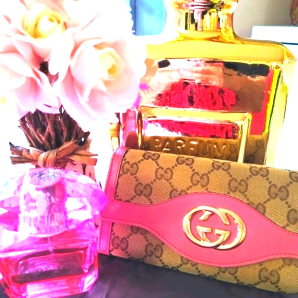 Gucci  pink monogram wallet